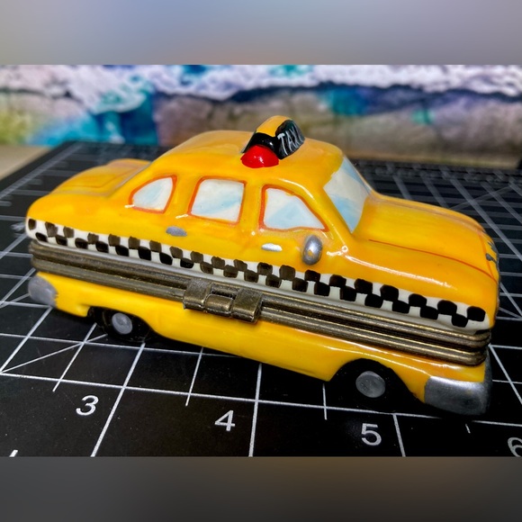 RARE Vintage Yellow Taxi Cab Limoges Style Hinged Trinket Box - Picture 2 of 15